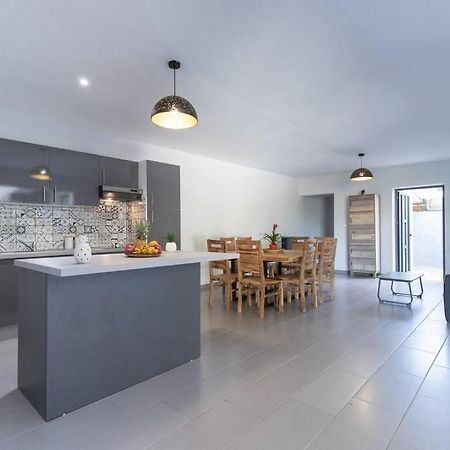 Villa Benjoin St-Pierre Piscine Chauffee Et Mer Сен-Пьер Экстерьер фото