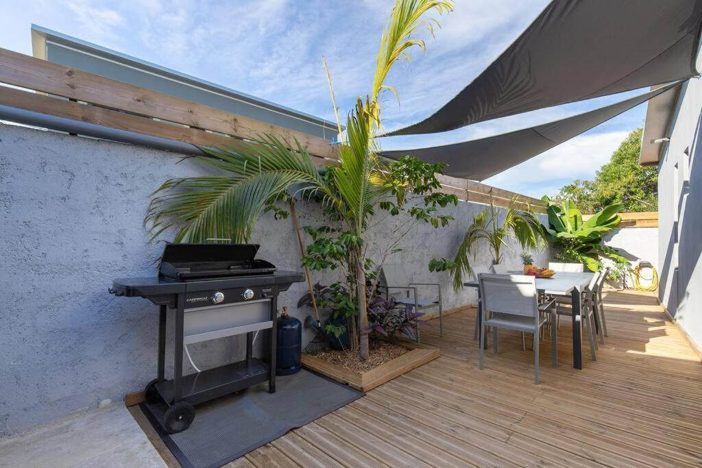 Villa Benjoin St-Pierre Piscine Chauffee Et Mer Сен-Пьер Экстерьер фото