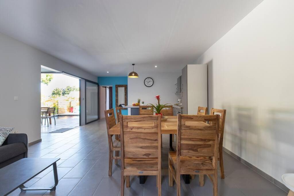 Villa Benjoin St-Pierre Piscine Chauffee Et Mer Сен-Пьер Экстерьер фото